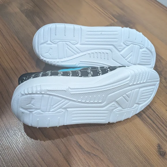 NWOT Puma Motorsport Mercedes AMG- Petronas Unisex Kids Patterned Sneakers - Picture 9 of 9